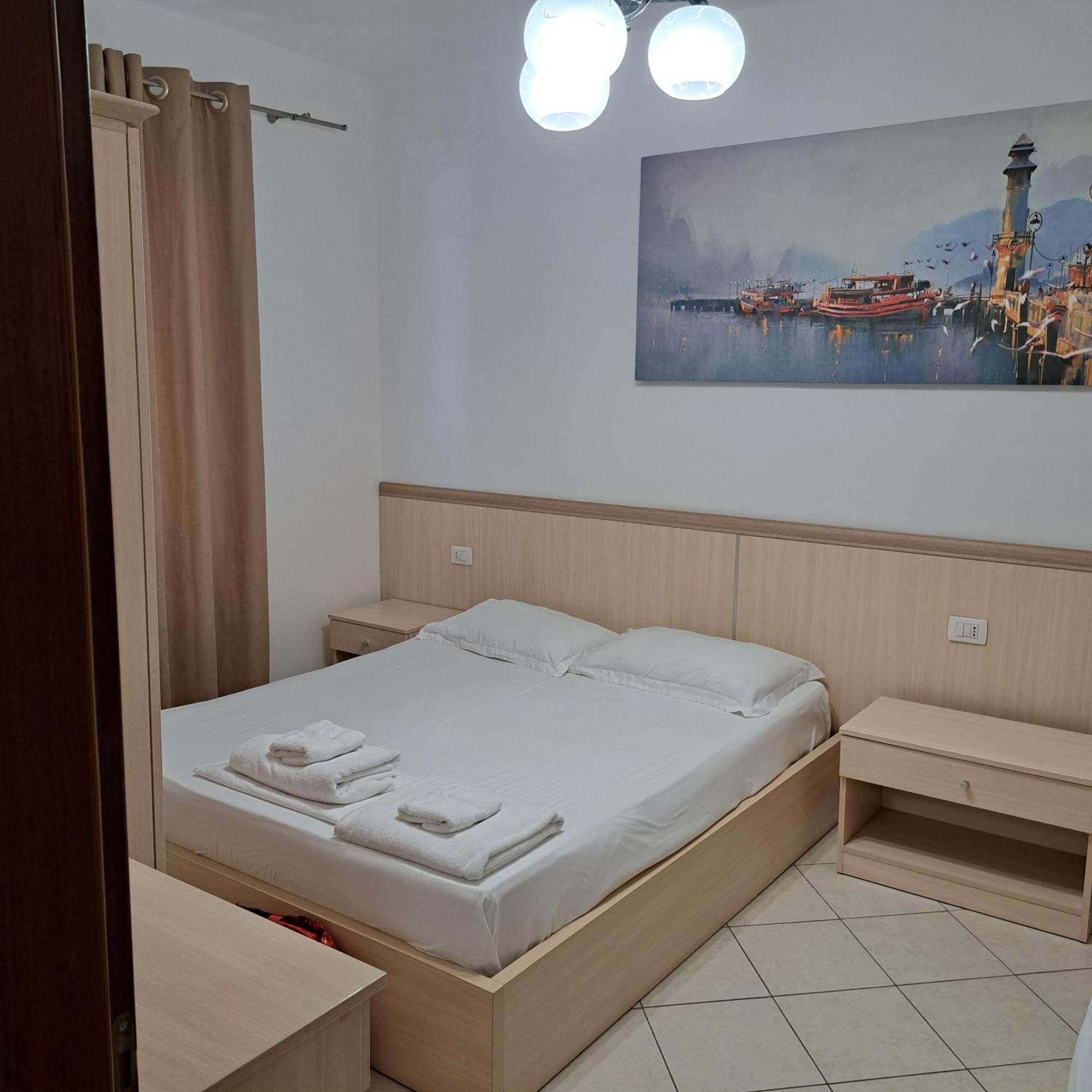 Apart-Hotel Alvi Sarandë Esterno foto