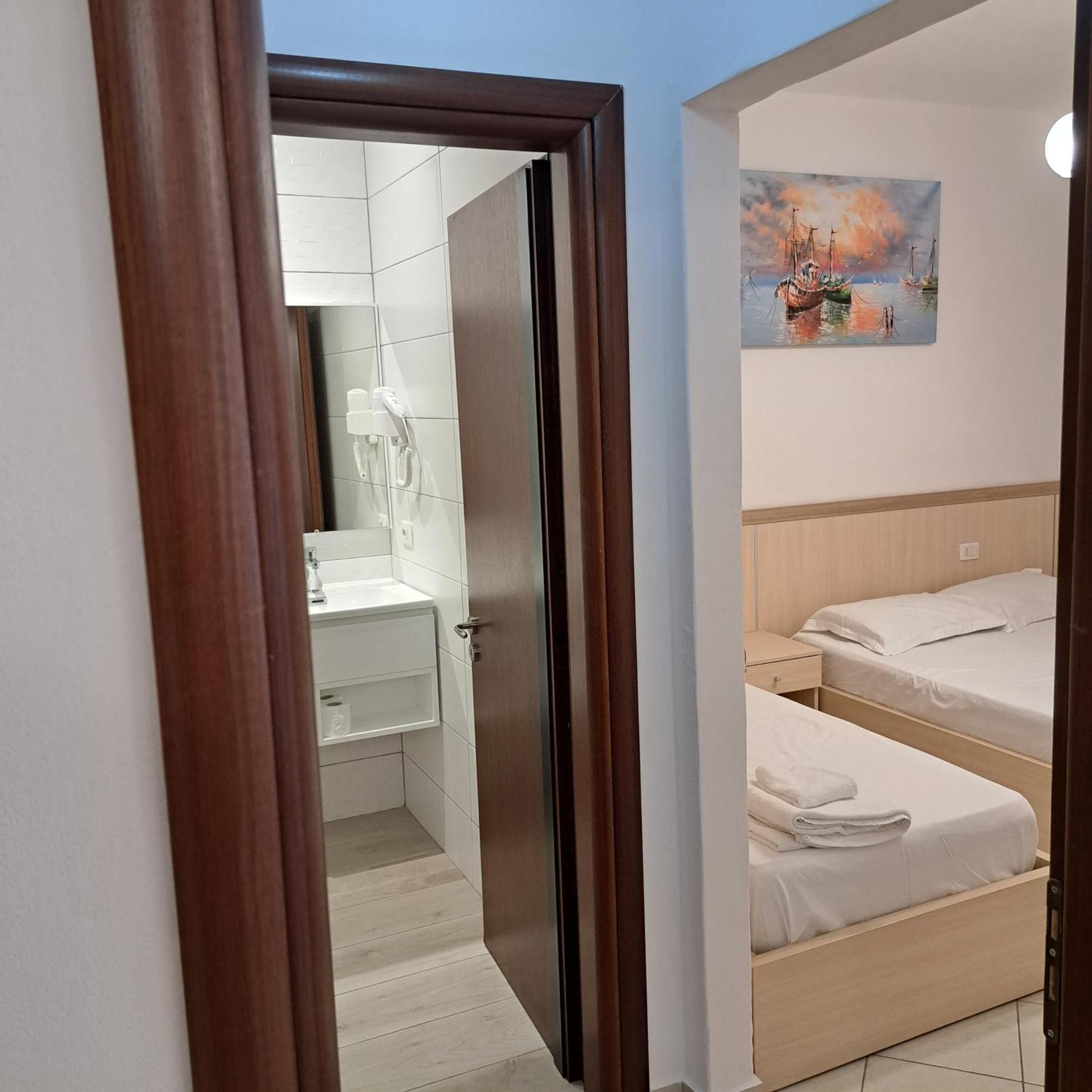 Apart-Hotel Alvi Sarandë Esterno foto