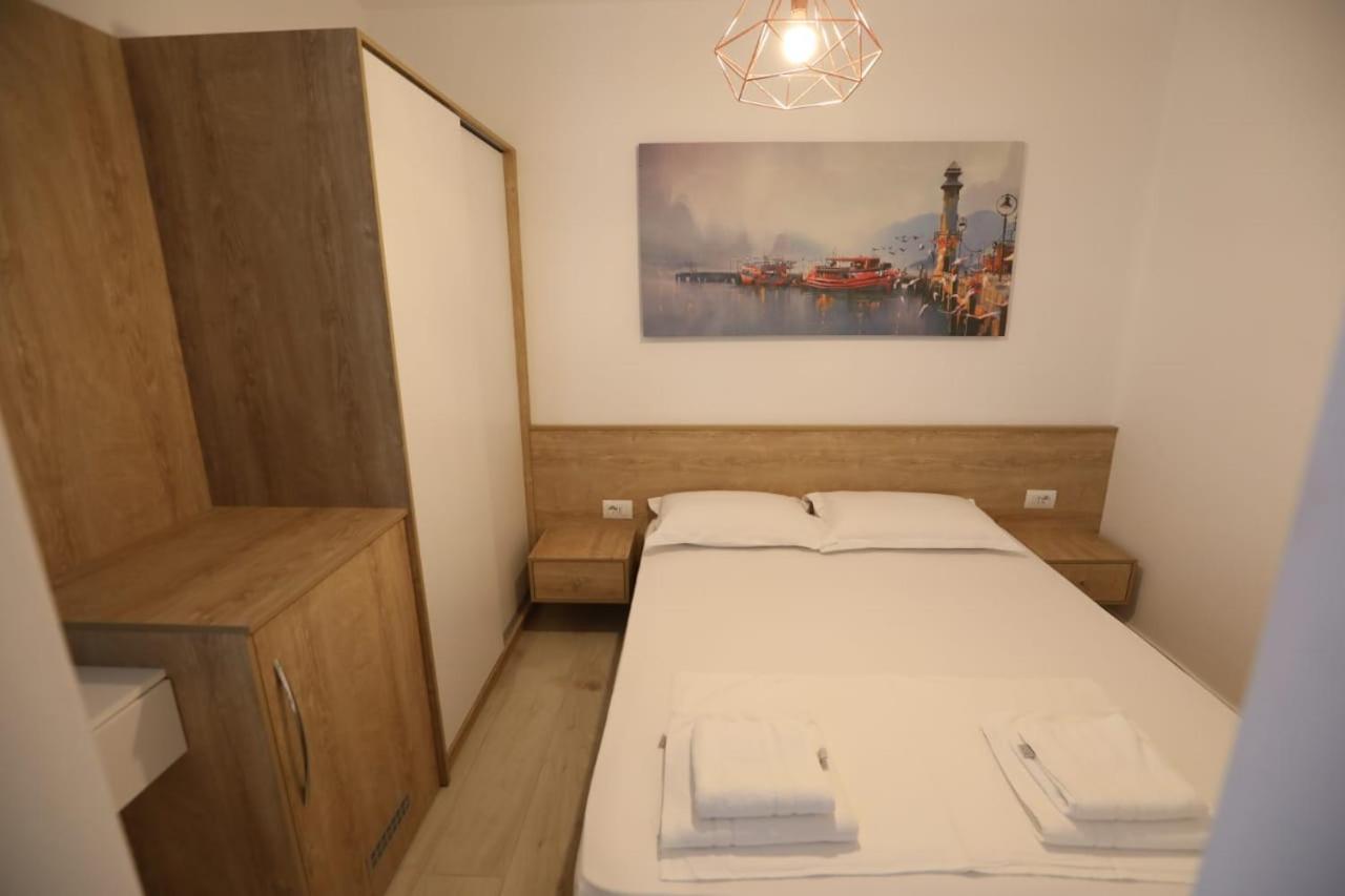 Apart-Hotel Alvi Sarandë Esterno foto