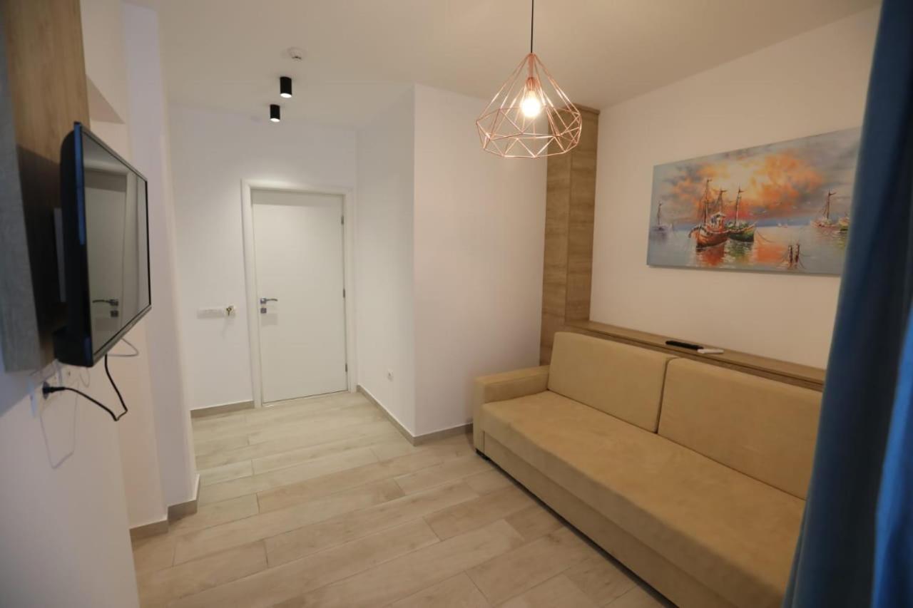 Apart-Hotel Alvi Sarandë Esterno foto