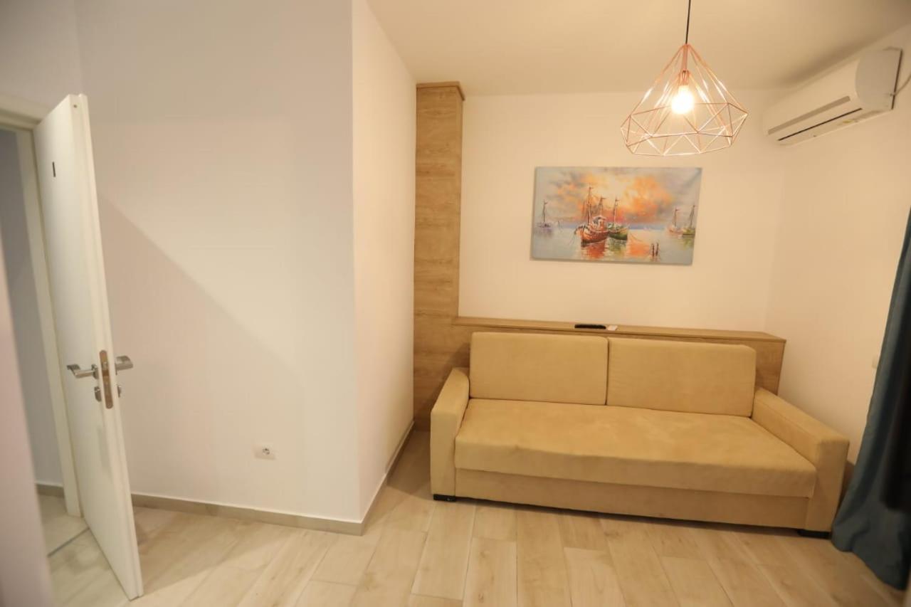 Apart-Hotel Alvi Sarandë Esterno foto