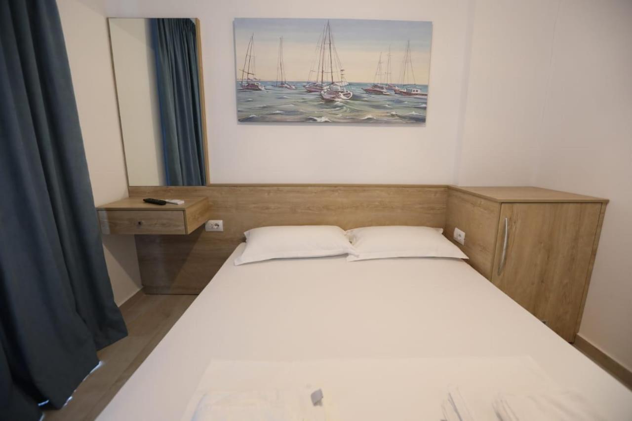 Apart-Hotel Alvi Sarandë Esterno foto