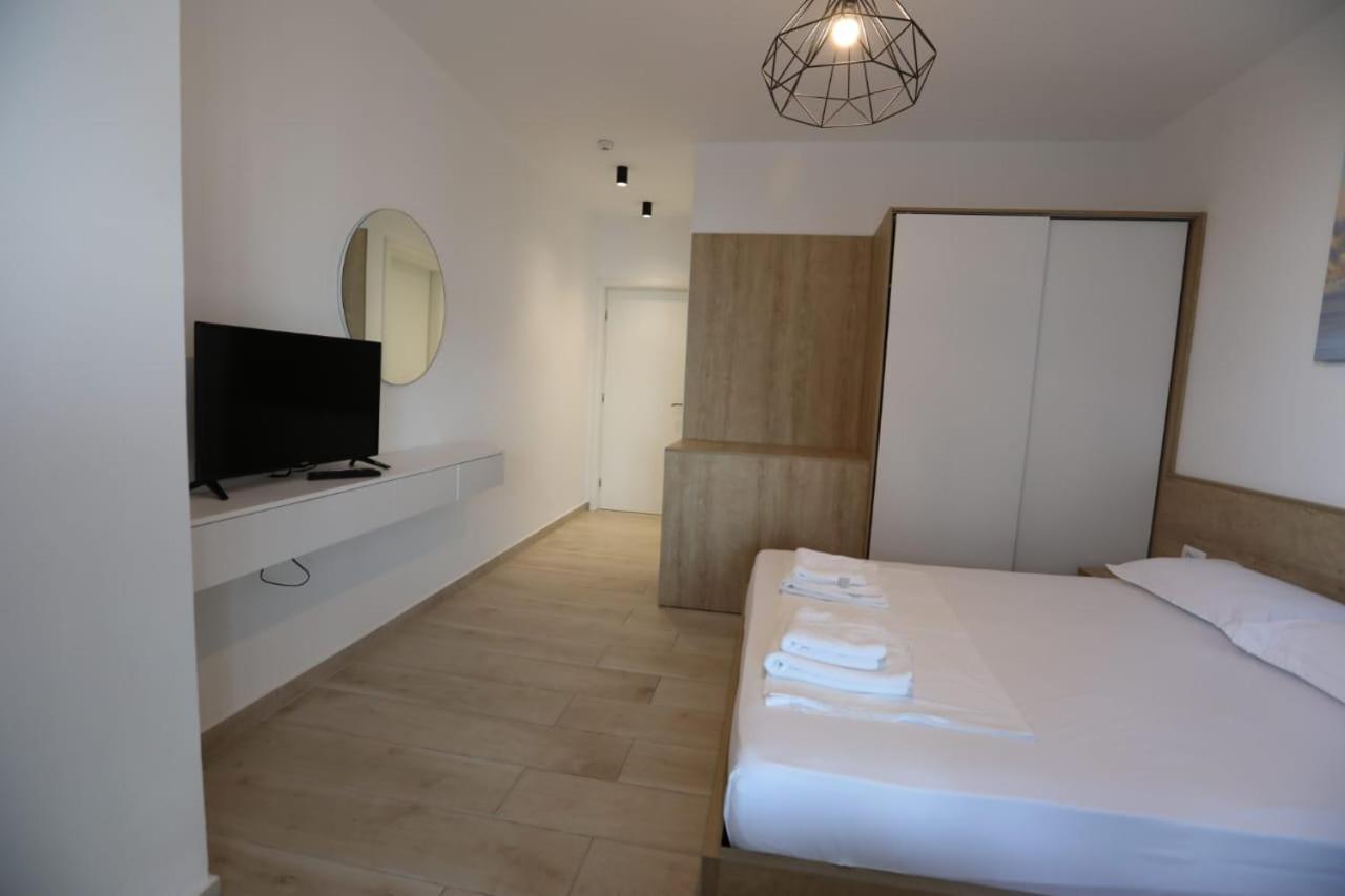 Apart-Hotel Alvi Sarandë Esterno foto